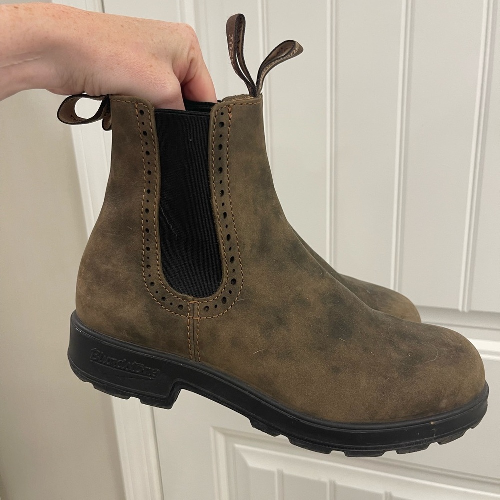 Women’s High Top Blundstone Boots in Rustic Brown